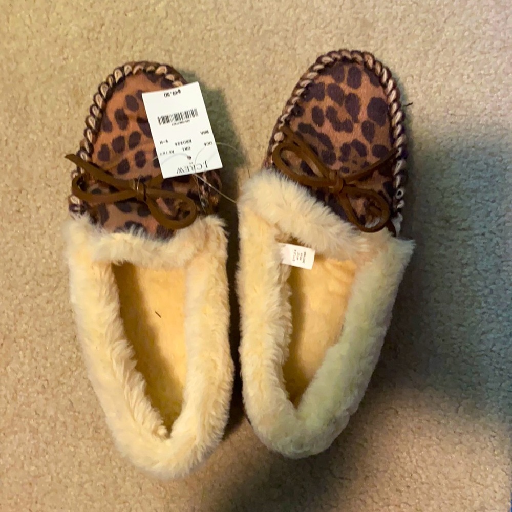 J Cree woman’s slippers